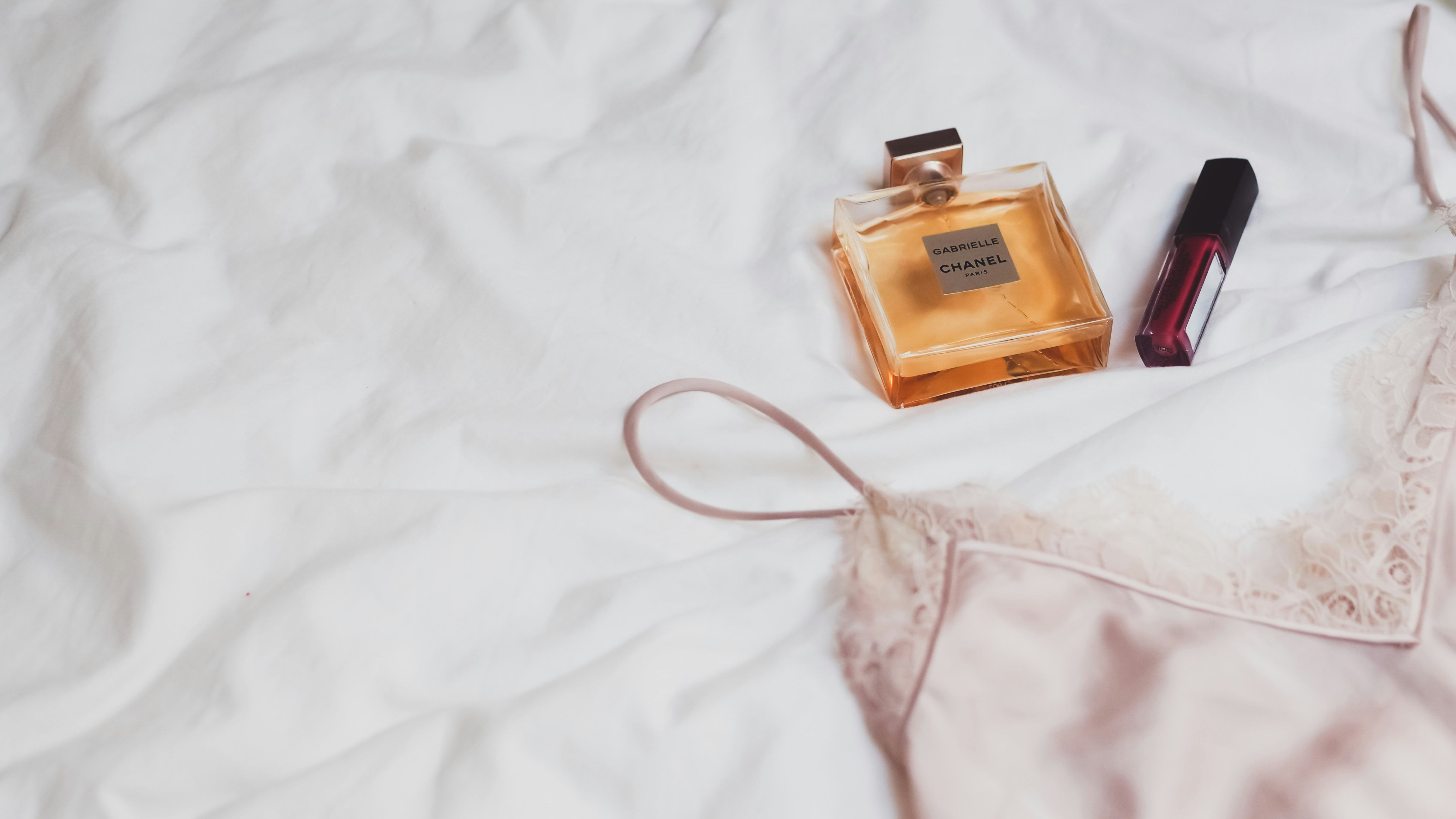 The Best Fabrics That Hold Scent The Longest