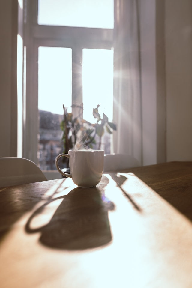 What Time of Day Should You Wear Perfume? A Guide to Morning, Day, and Evening Scents